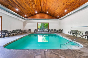 FEB & MAR Special, 10 min from pkwy, Indoor Pool, Hot Tub, Game Rm